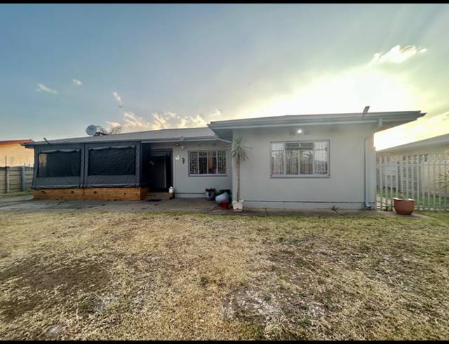 4 BEDROOM HOUSE FOR SALE IN VANDERBIJLPARK SW 1